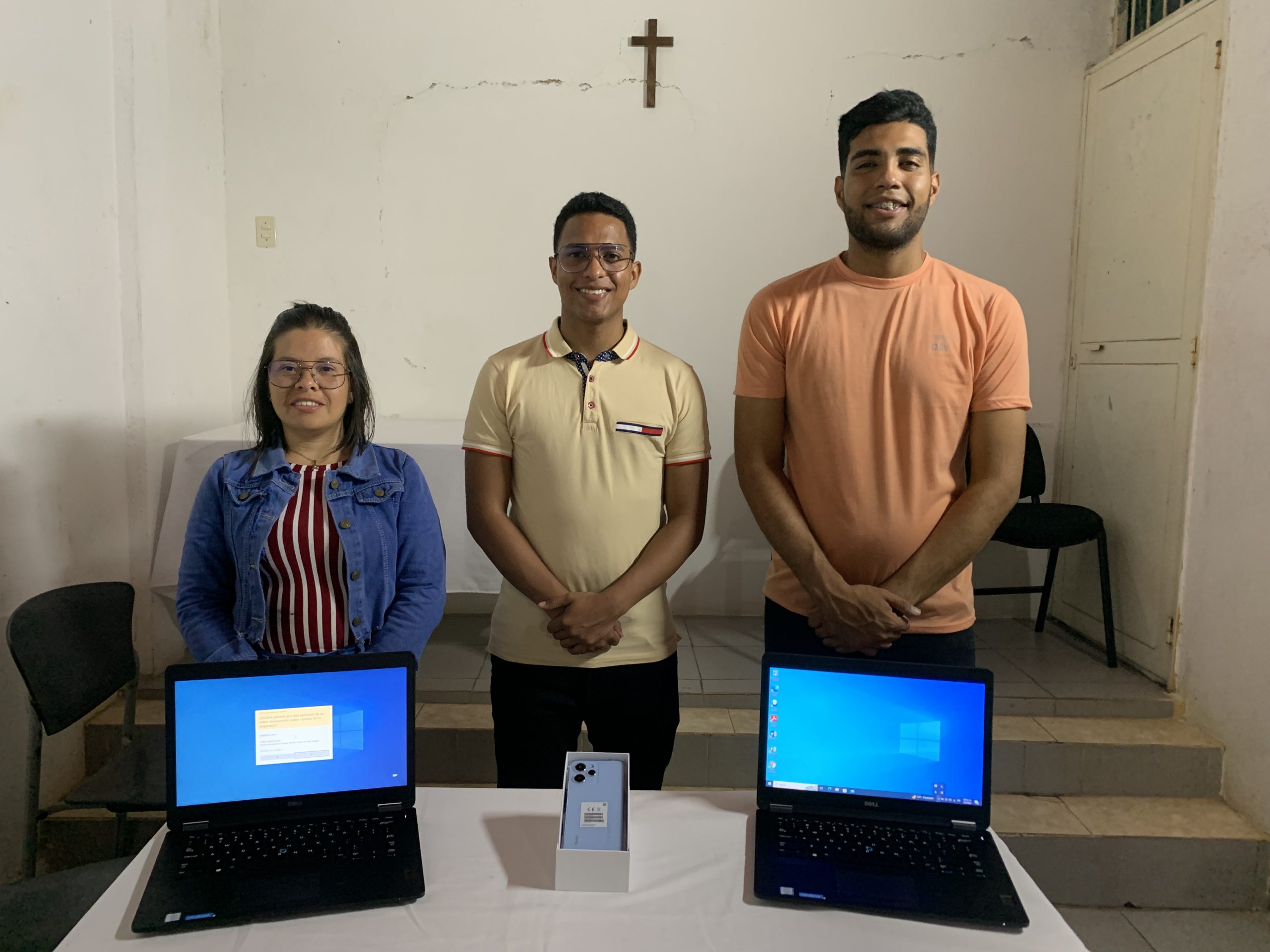 Youth leaders in Venezuela receive laptops, smartphone donation